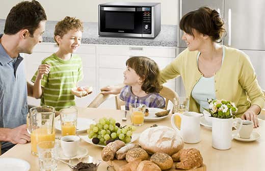Samsung presenta Smart Oven,il microonde che frigge senza olio - Italia a  Tavola