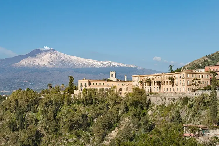 Il San Domenico Palace apre dopo una ristrutturazione pluriennale&nbsp; Riapre il San Domenico PalaceFour Seasons e Mantarro in cucina