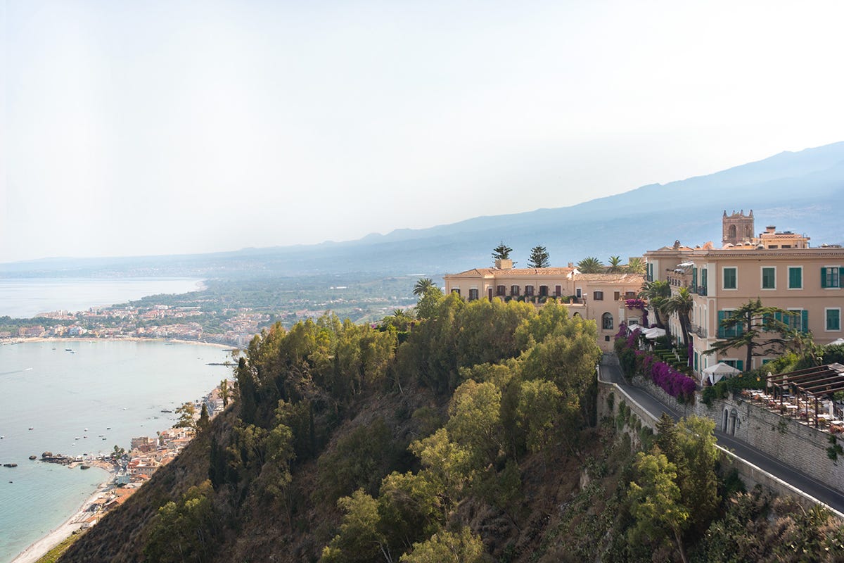 La vista panoramica sul mare San Domenico Palace, mecca dell’ospitalità e della alta cucina mediterranea