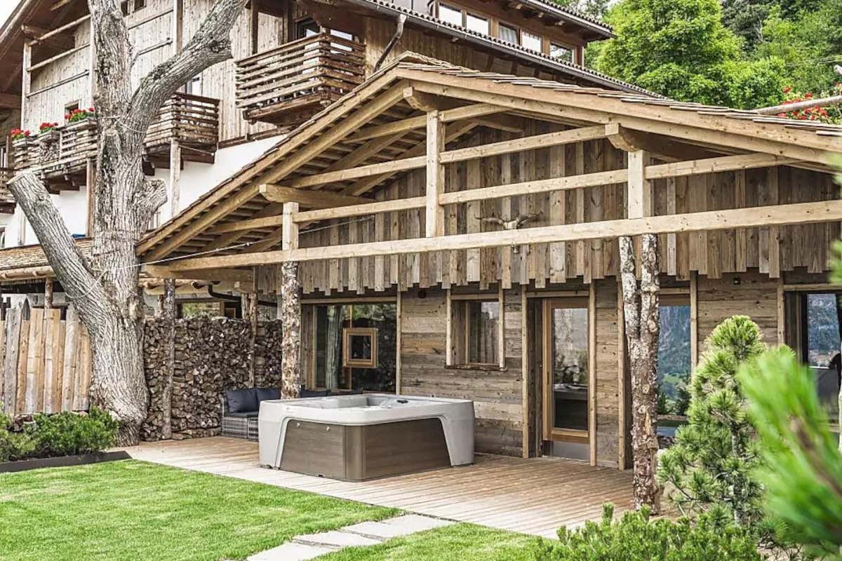 Fuga dai bambini: ecco i soggiorni nei masi Gallo Rosso solo per adulti Fuga dai bambini: ecco i soggiorni nei masi Gallo Rosso solo per adulti