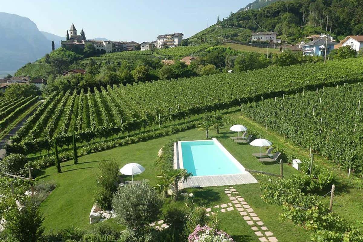 Fuga dai bambini: ecco i soggiorni nei masi Gallo Rosso solo per adulti Fuga dai bambini: ecco i soggiorni nei masi Gallo Rosso solo per adulti