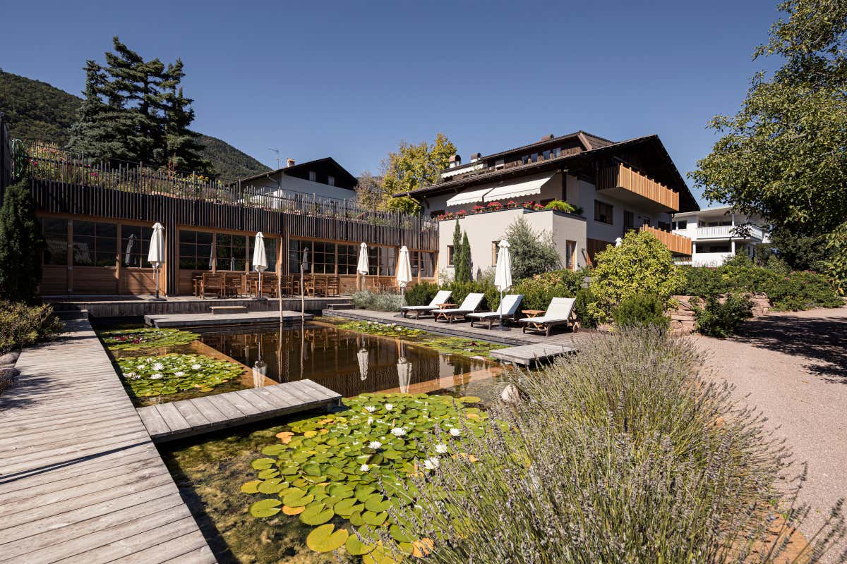 Fuga dai bambini: ecco i soggiorni nei masi Gallo Rosso solo per adulti Fuga dai bambini: ecco i soggiorni nei masi Gallo Rosso solo per adulti