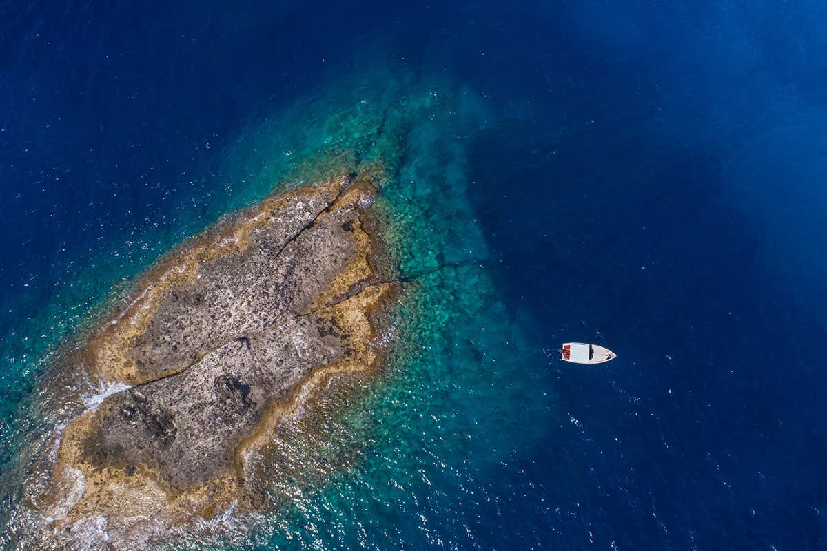 Il sogno degli italiani? L&rsquo;isola deserta! Post Covid e voglia di socializzare? Macch&eacute;! Isola deserta, da affittare
