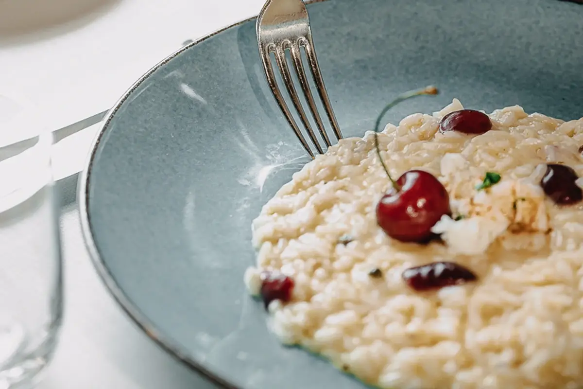 In cucina i piatti storici A Como il ristorante dove stilisti e vip assaggiano l&rsquo;autentica cucina di lago