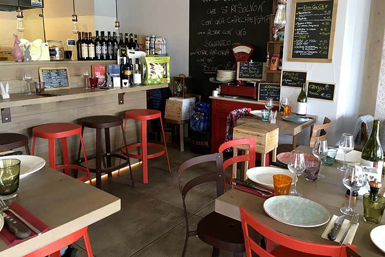 Cànova, un'attuale moderna vineria di Senigallia (Sapori di campagna da Cànova a Senigallia) Cànova, un'attuale moderna vineria di Senigallia (Sapori di campagna da Cànova a Senigallia)