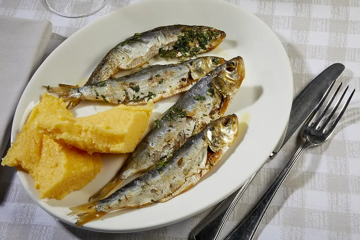 Sardine con polenta - Credits Visit Brescia DA FINIRE - MONTE ISOLA