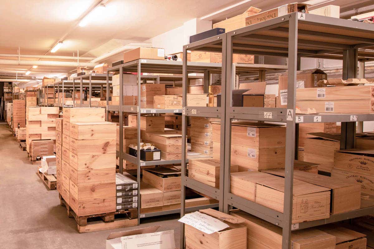 Sarzi Amadè: l'area logistica Sarzi Amadè 400 cantine selezionate in tutto il mondo nel segno dell'esclusività