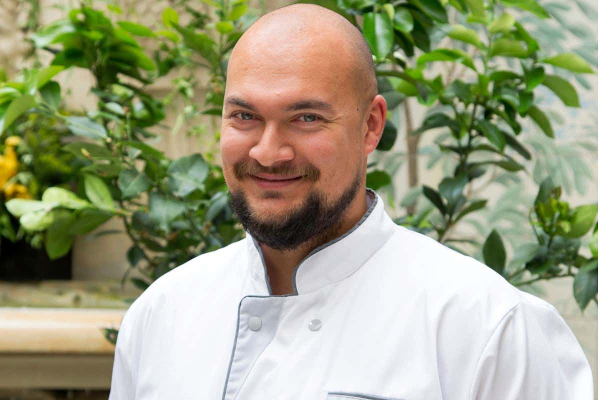 Sasha Arandjelovic Sasha Arandjelovic è il nuovo executive chef del Ristorante L'Assaggio al Castille Paris