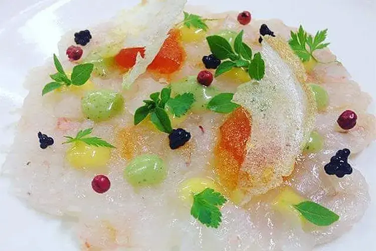 Sashimi di dentice speziato, maionese di mango, e papaya candita Sashimi di dentice speziato