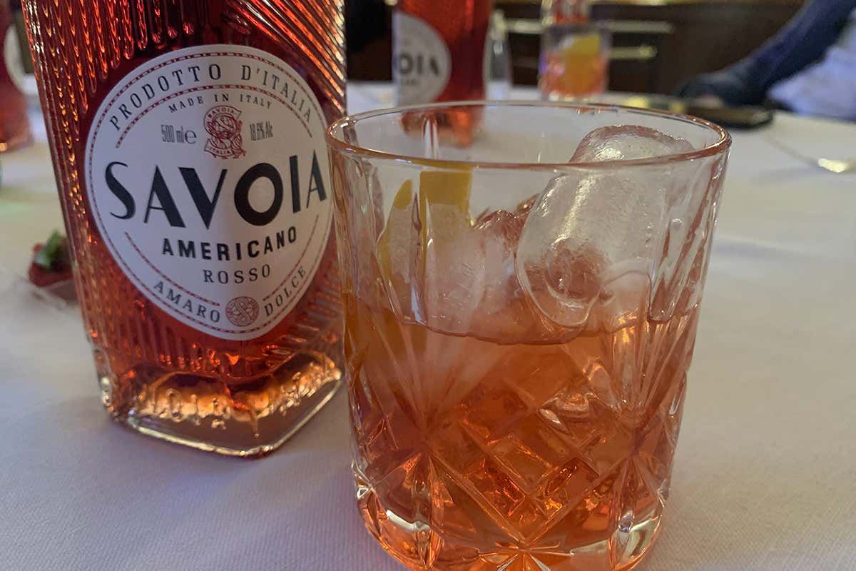 Savoia Americano &egrave; il nuovo vino aperitivo base per numerosi cocktail Savoia Americano, il ready to drink nato per gli aperitivi