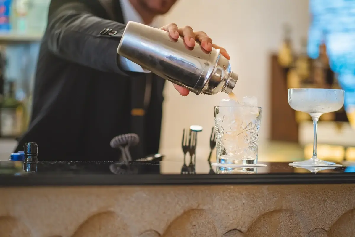 I cocktail, un'alchimia di emozioni Giuseppe Marco Scebba: Dietro al bancone, umili e ambiziosi
