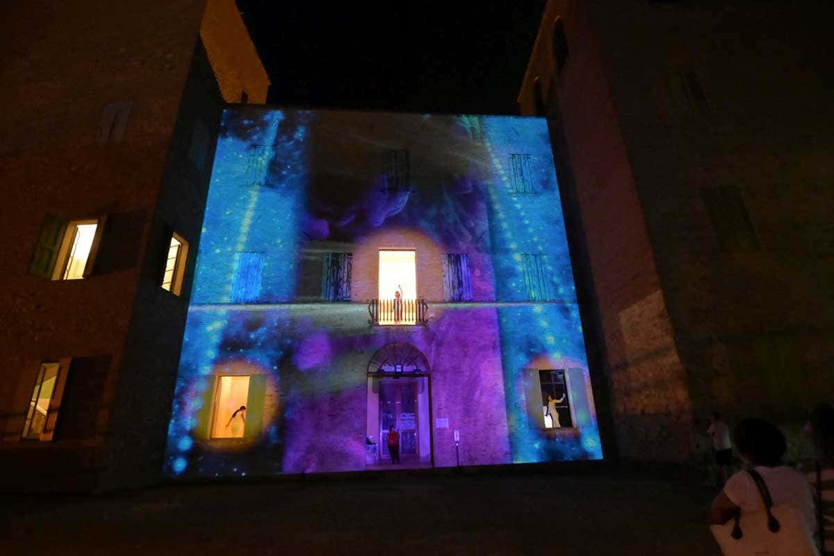 Notte di stelle a Scandiano Stelle cadenti e visite ai castelli, in Emilia l'estate si vive con il naso all'ins&ugrave;