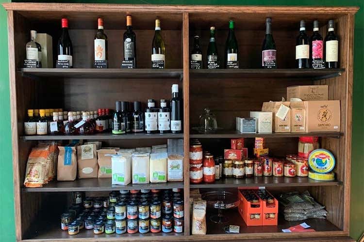 800 etichette, tra bollicine, rossi e bianchi - Scannabue lancia la Gastronomia Cucina piemontese e 800 etichette