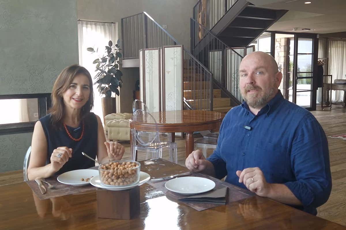 La magia della nocciola Tonda Gentile al risveglio: colazione con tè all’Oliveto sul Lago La magia della nocciola Tonda Gentile al risveglio: colazione con tè all’Oliveto sul Lago