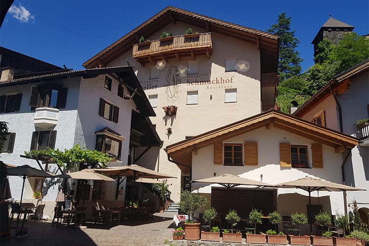 Hotel Schmuckhof - Alto Adige, riparte il 1° maggio la primavera del borgo di Chiusa Hotel Schmuckhof - Alto Adige, riparte il 1° maggio la primavera del borgo di Chiusa