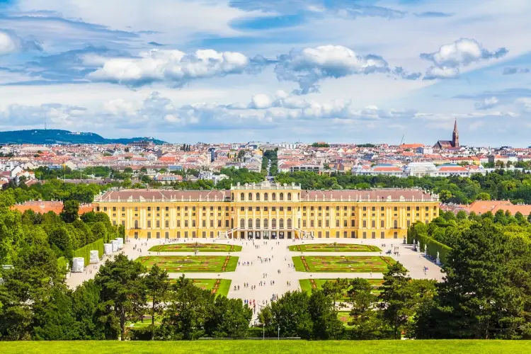 Viaggio tra i 10 palazzi pi&ugrave; lussuosi e belli del mondo