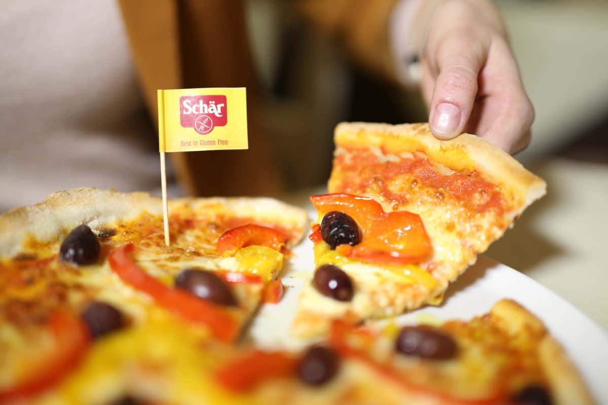 La Pizza Base XL, senza glutine, offre tutto il sapore e la consistenza della pizza artigianale
