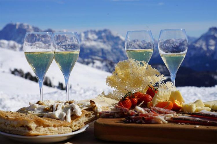 Sciare all'alba e sfiziosi aperitivi L'inverno nella Ski Area San Martino