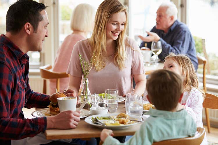 Sconto sul pranzo per bimbi educati  A Padova premiati quattro genitori