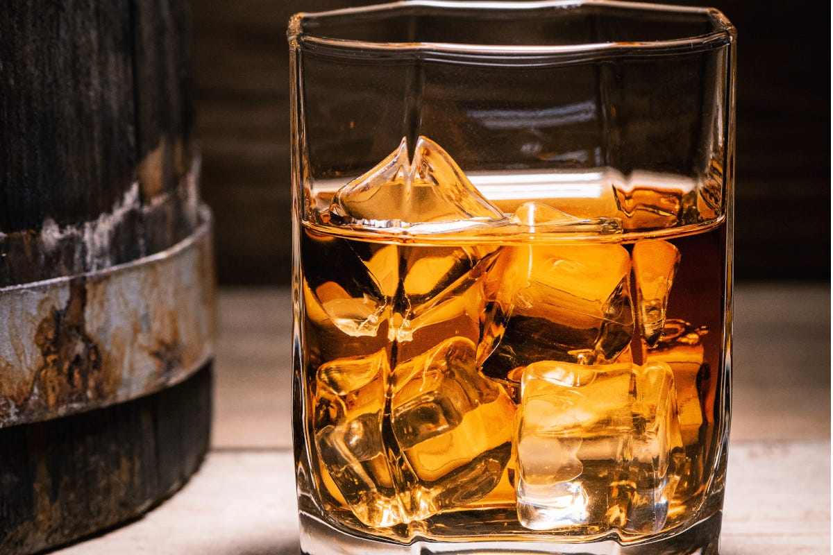 Lo Scotch Whisky piace sempre di più Scotch Whisky vola nel mondo: nel 2021 vendute 4 bottiglie al secondo