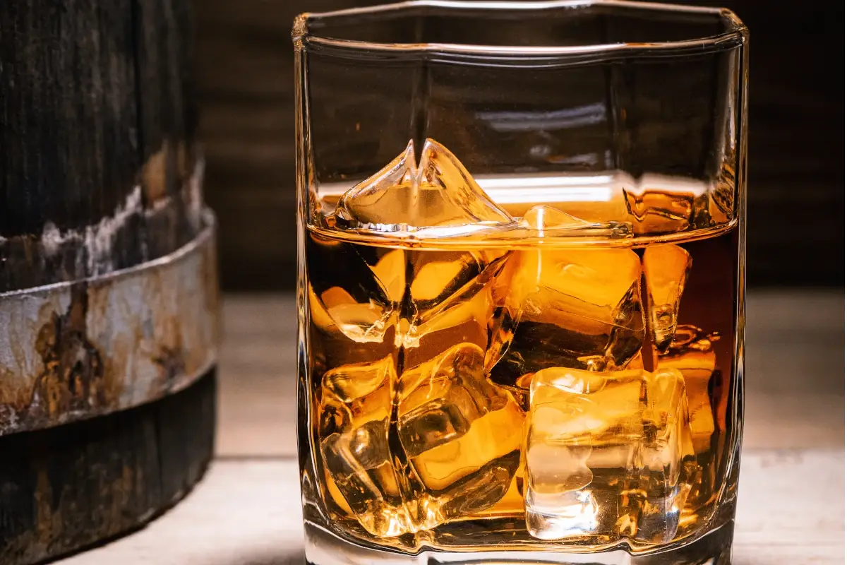 Lo Scotch Whisky piace sempre di pi&ugrave; Scotch Whisky vola nel mondo: nel 2021 vendute 4 bottiglie al secondo