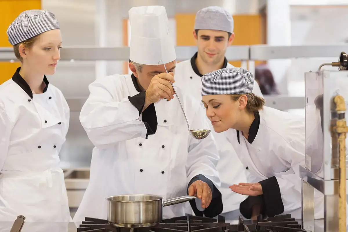 Scuole e ristoratori, ci vuole pi&ugrave; collaborazione per formare i giovani