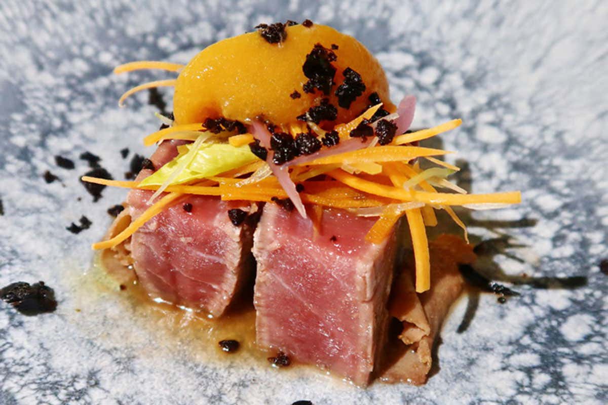 Tonno scottato La maestria di Salvo Campagna al Secondo Tempo di Termini Imerese