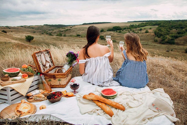 Il  picnic si è imposto come novità che ha avuto importanti ricadute positive - Sei un picknicker? Trova online il luogo per il pranzo al sacco