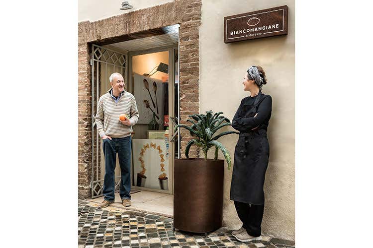 Nino Calamuneri e Maria Andolfo - Semplicit&agrave;, impegno e buona cucina Ci si sente in famiglia da Biancomangiare