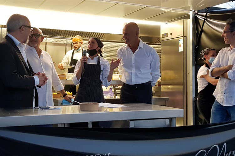 Claudio Sadler, Barbara Settembri ed Enrico Derflingher - C'è interesse per il patto d’azione che può unire cuochi e ristoratori Claudio Sadler, Barbara Settembri ed Enrico Derflingher - C'è interesse per il patto d’azione che può unire cuochi e ristoratori