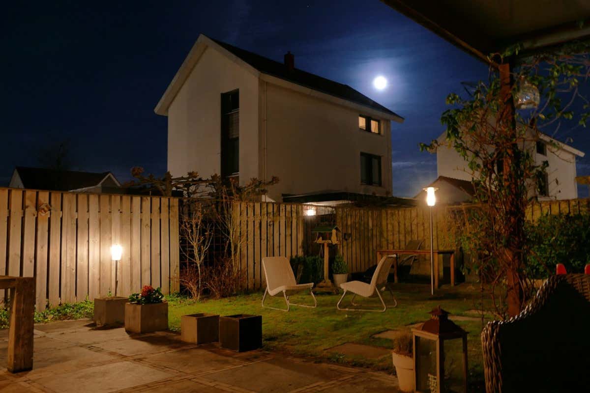 Picnic in giardino: come decorare con le luci 