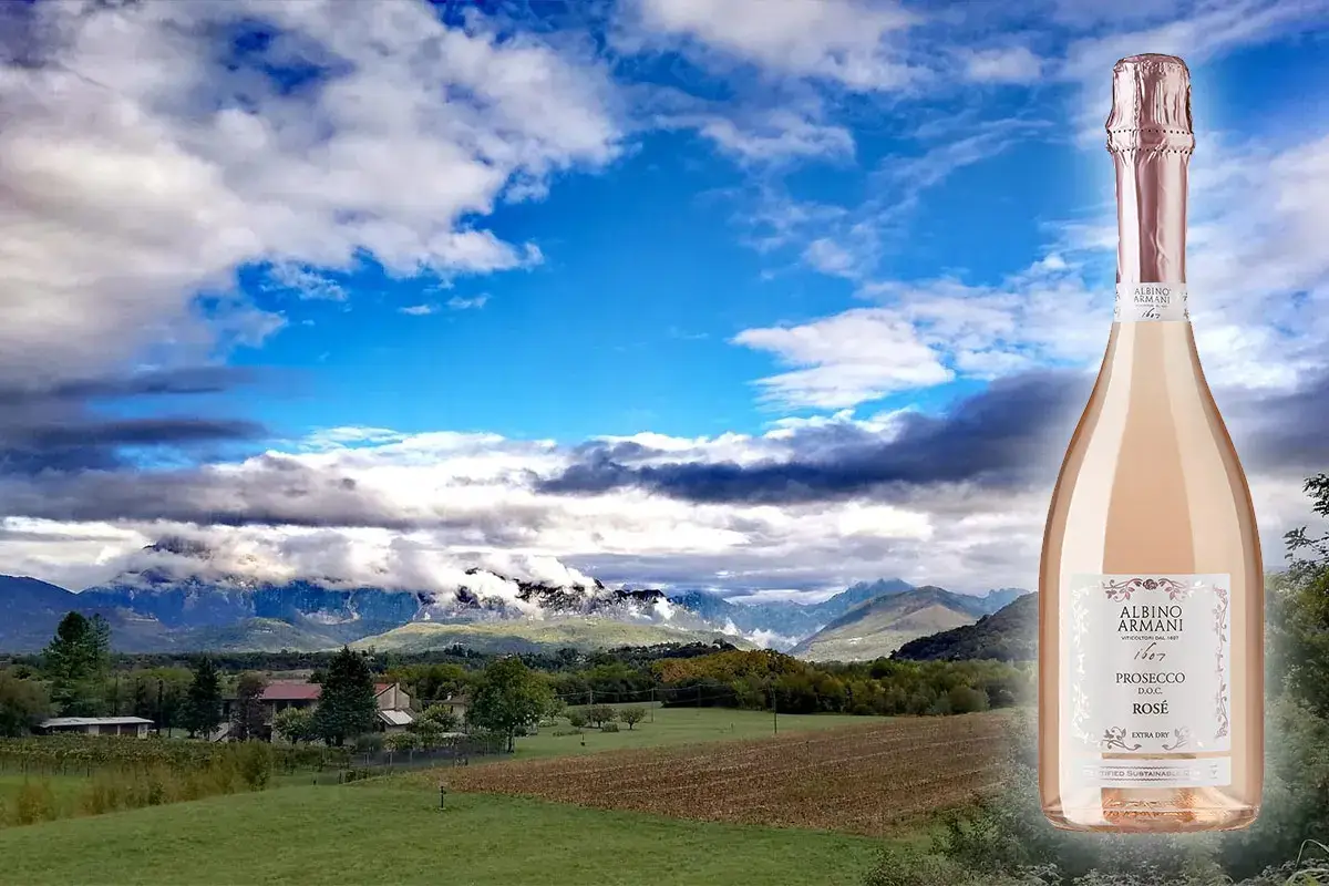 Il Prosecco Ros&eacute; Albino Armani. Sullo sfondo la vallata di Sequals Prosecco Ros&eacute; 2020 Albino Armani L&rsquo;anima dell&rsquo;Alta Grave friulana