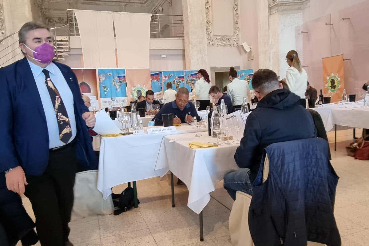 Sergio Cantoni Il Valcalepio rosso I due Lauri 2016 di [Medolago Albani] miglior vino bordolese al mondo