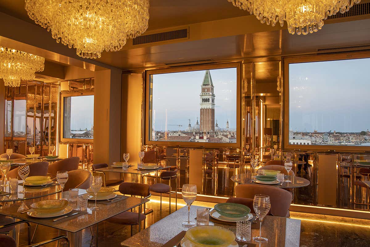 L'interno del Settimo Cielo Rooftop Restaurant Hotel Bauer Palazzo, vivere Venezia al Settimo Cielo