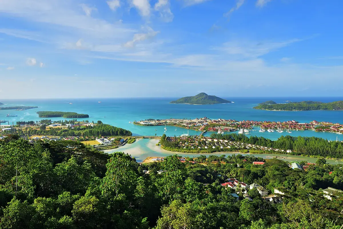 Oltre il mare tante le attivit&agrave; a contatto con la natura Non solo mare alle Seychelles tra bird watching e natura