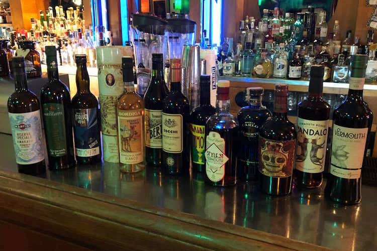 (Sfida tra barman a colpi di Vermouth L'eccellenza piemontese è da sdoganare) (Sfida tra barman a colpi di Vermouth L'eccellenza piemontese è da sdoganare)