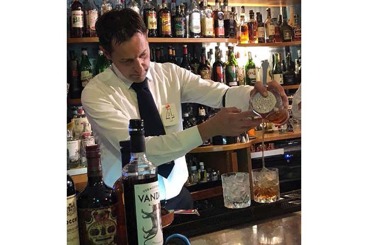 (Sfida tra barman a colpi di Vermouth L'eccellenza piemontese è da sdoganare) (Sfida tra barman a colpi di Vermouth L'eccellenza piemontese è da sdoganare)