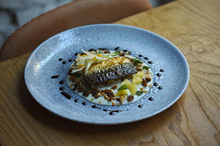 Carter Oblio, spazio essenzialecon piatti dal cuore caldo