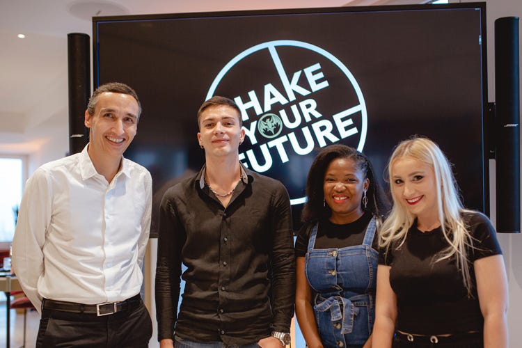 Stéphane Cluzet e i giovani del progetto (Con Shake Your Future Bacardi cerca nuovi barman)