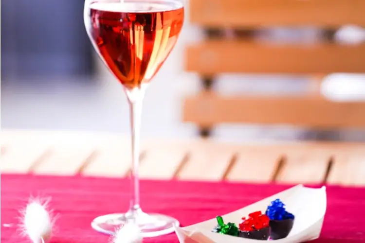 Il cocktail molecolare di Iulian Pirvan L'aperitivo molecolare di Iulian Pirvan per i 150 anni di Shiseido