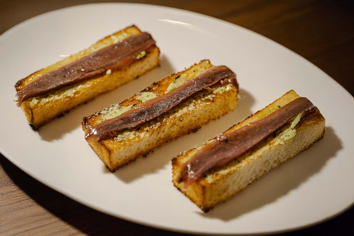 A Milano c’è un cocktail bar che spruzza profumi sui drink