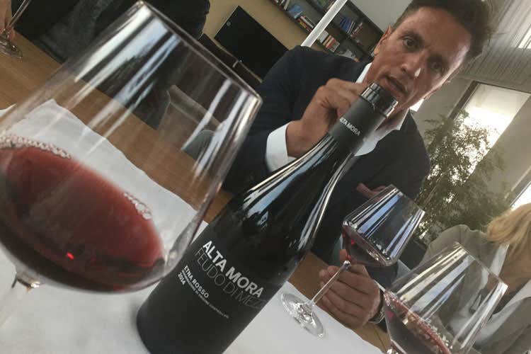 Diego Cusumano - In Sicilia dove comanda il vulcano Nasce Alta Mora di Cusumano Diego Cusumano - In Sicilia dove comanda il vulcano Nasce Alta Mora di Cusumano