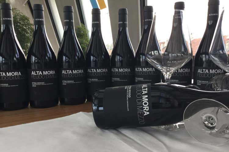 In Sicilia dove comanda il vulcano Nasce Alta Mora di Cusumano In Sicilia dove comanda il vulcano Nasce Alta Mora di Cusumano