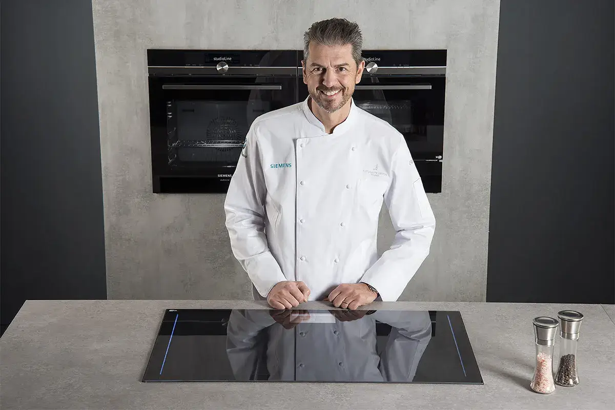 Andrea Berton con studioLine Siemens e Crock-Pot Valore aggiunto in cucina