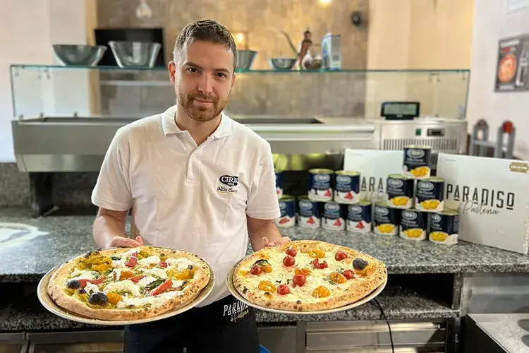 Simone Ianniello Per Simone Ianniello la pizza &egrave; &ldquo;sacra&rdquo;: &laquo;Il pomodoro &egrave; fondamentale&raquo;