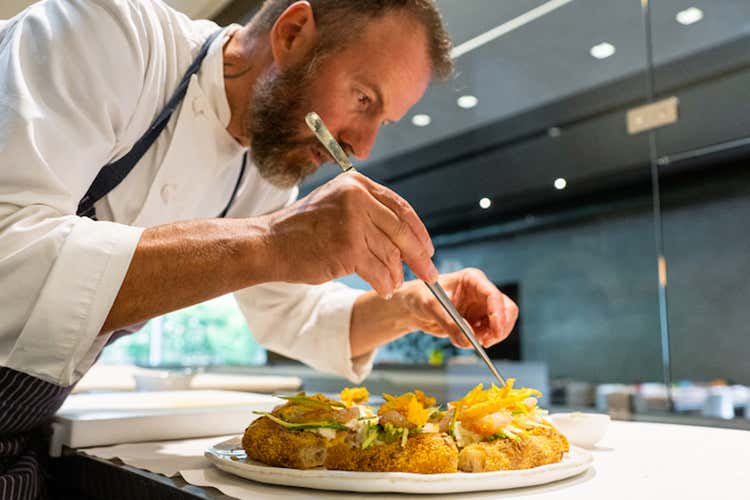 Tra il verde che svanisce e le stelle che tremano: la Michelin rimescola le carte Tra il verde che svanisce e le stelle che tremano: la Michelin rimescola le carte