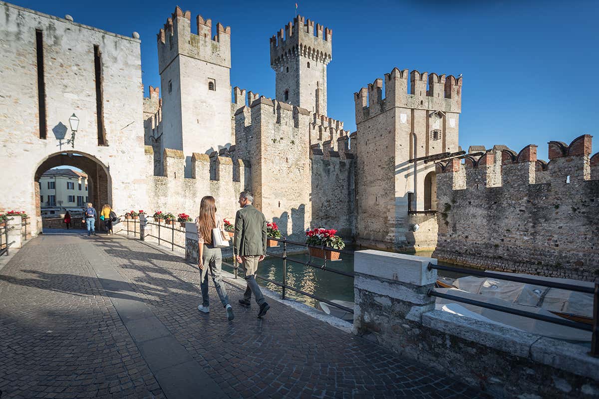 Sirmione Anche Brescia ha il suo mare: benvenuti al Lago di Garda