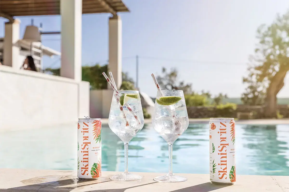 SkiniSpritz, la bevanda rivoluzionaria dell'estate SkiniSpritz, hard seltzer italiano Frizzantezza e poche calorie