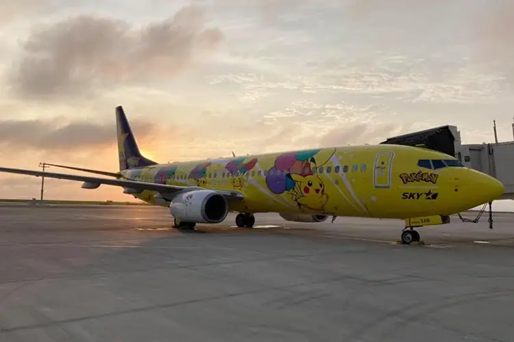 Arriva l'aereo dei Pokemon, l'idea di una compagnia giapponese. Fonte: Facebook In viaggio con Pikachu Arriva il Boeing dei Pokemon