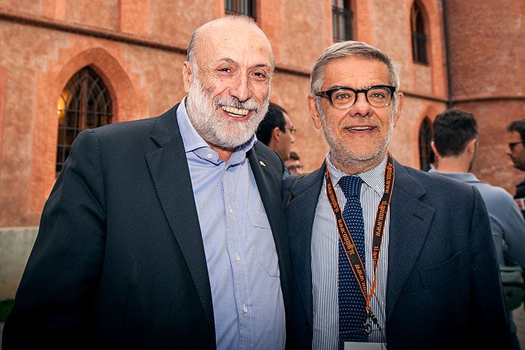 Carlo Petrini e Gigi Padovani (Slow Food. Storia di un'utopia possibile Il movimento di Petrini compie 30 anni)